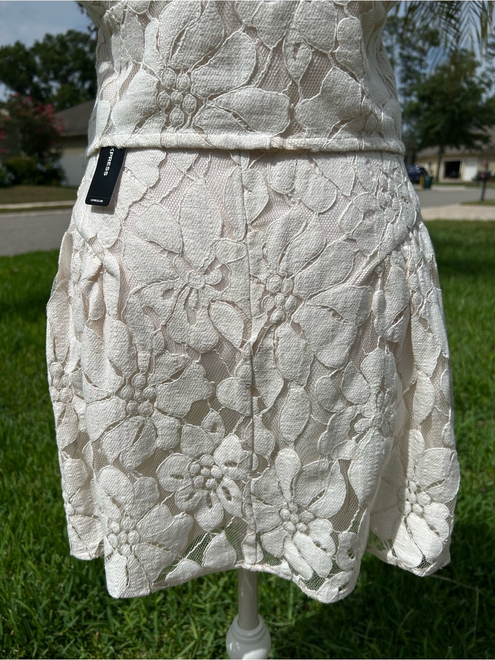 NWT🌷EXPRESS Lace Floral V-Neck Flutter Sleeve Top & Mini Skirt - Picture 12 of 15